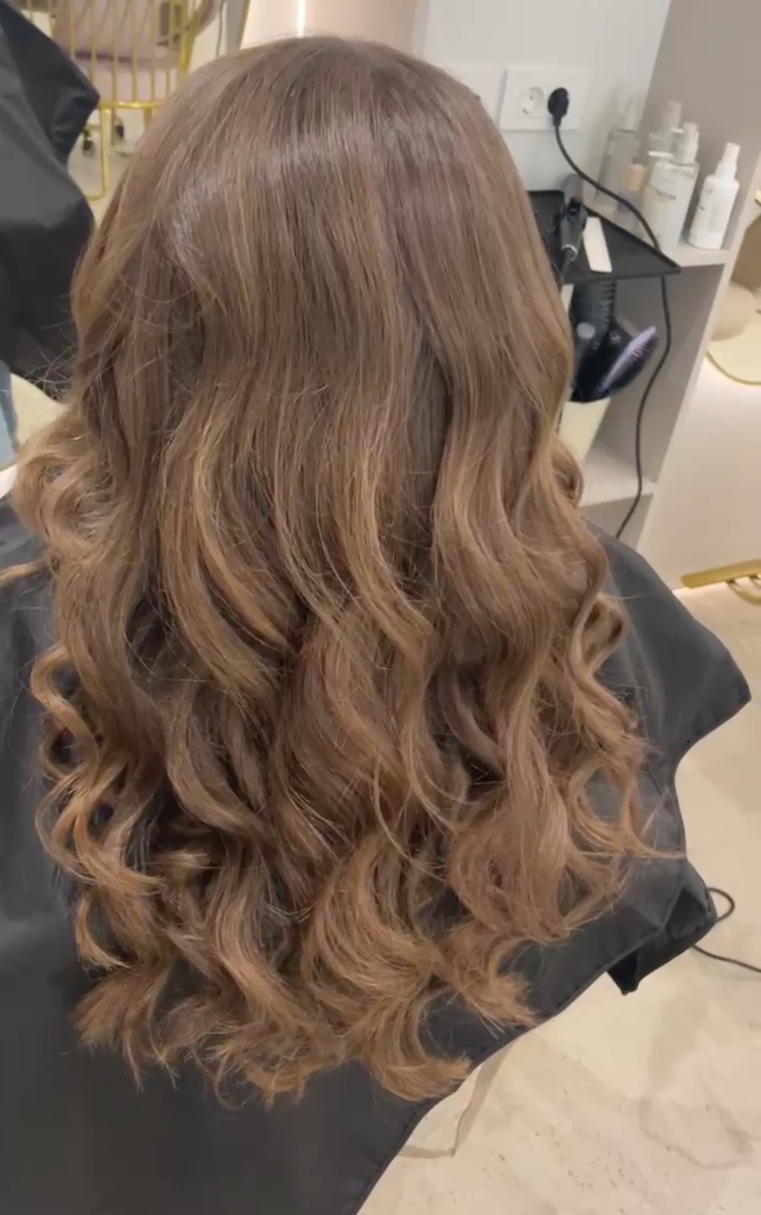 SABRINA STRIJA BEAUTY & SPA #zagreb Uvijanje, kovrče i valovi Pranje kose + hollywoodski valovi - ekstra duga kosa