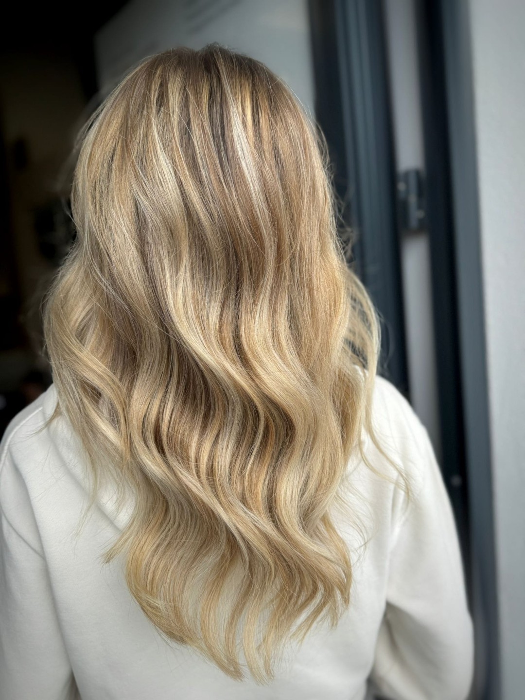 Roya Beauty & Hair Studio #dugo-selo Feniranje i stiliziranje Feniranje na valove - poluduga kosa