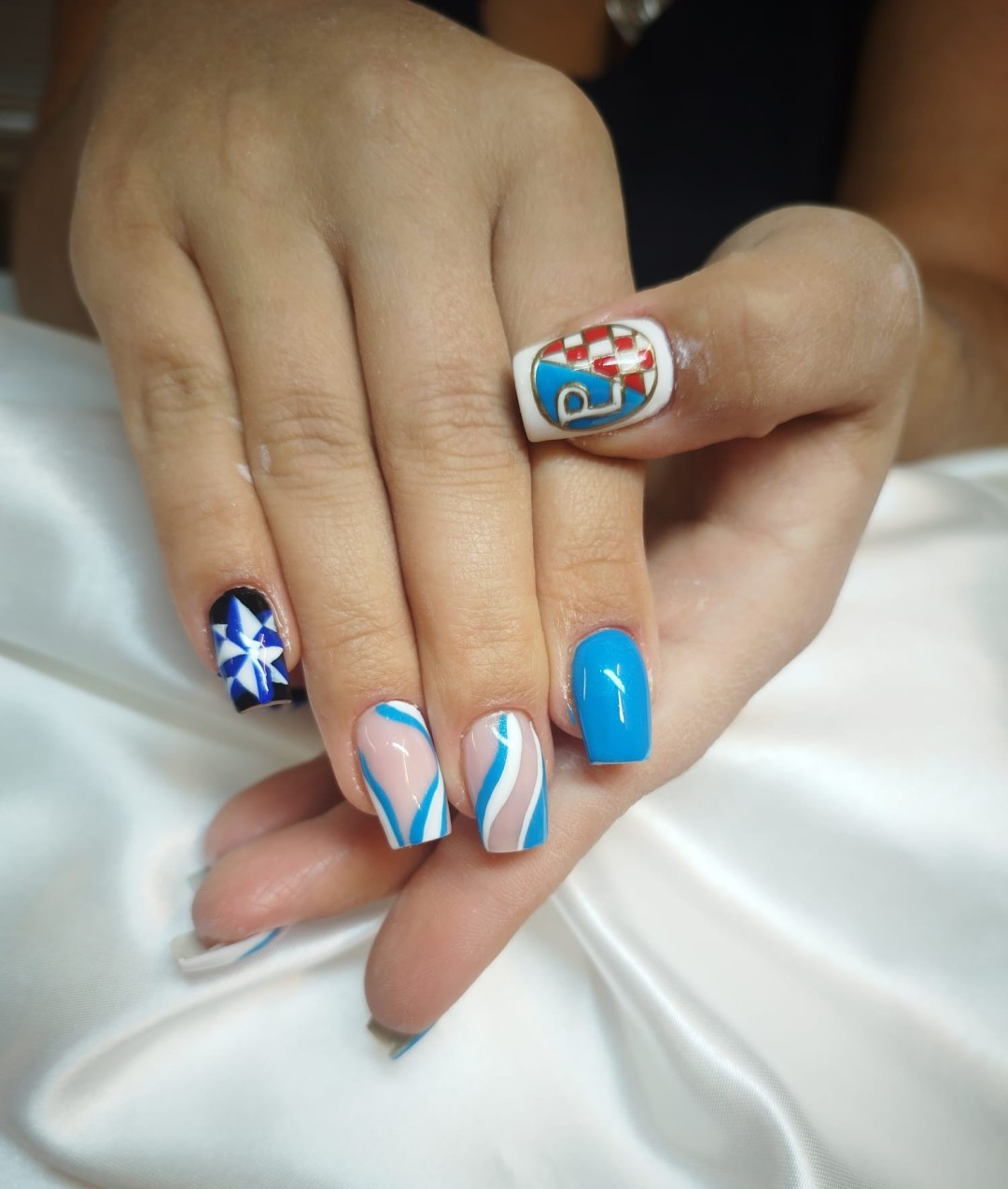 Luna Beauty studio #zagreb Manikura Nadogradnja noktiju gelom+ Nail art,french vel.L,XL