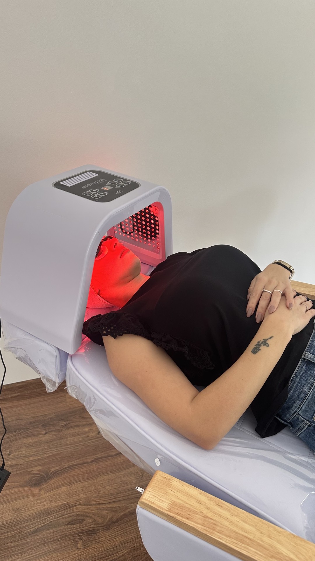 MorenooM #zagreb Tretman lica LED maska 30 minuta + maska za njegu lica