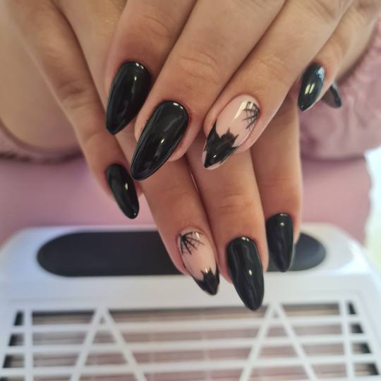 Chic Beauty West #zagreb Lakiranje noktiju Ugradnja noktiju gelom + Comby manikir - M dužina noktij