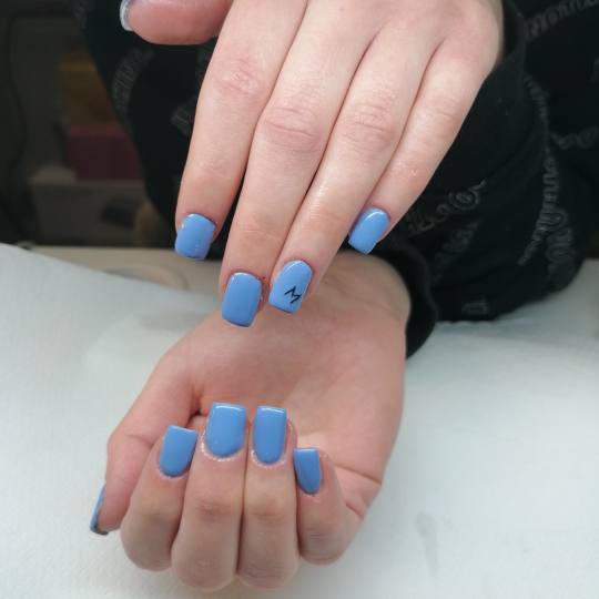 House of Beauty #zagreb Korekcija noktiju Nadopuna / korekcija noktiju - M dužina