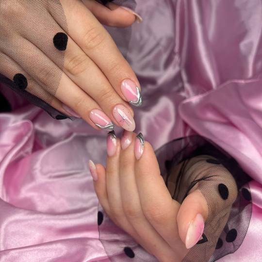 Beauty Centar Miss #zagreb Izlivanje noktiju Izlivanje noktiju gelom - S dužina Gel S + nail art