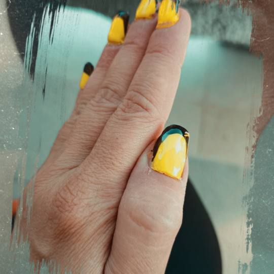 Charbel beauty #zadar Manikura Manikura + trajni lak za dame Manikura + trajni lak za dame u limun 