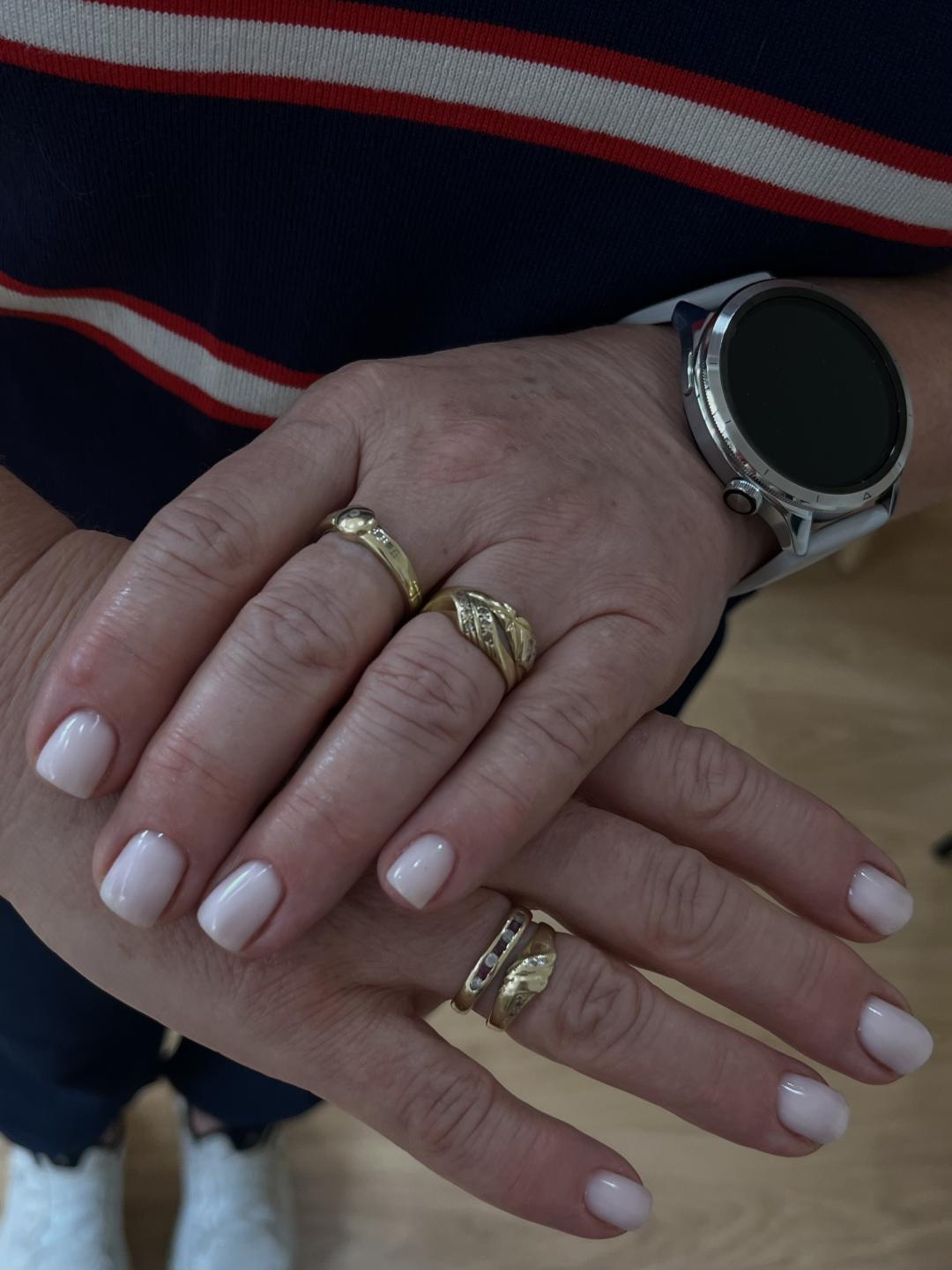 Comby manikura i gradivni trajni lak -ruke - Mia’s Beautique, Zagreb Gel lak Nokti Gel lak, Zagreb, Stenjevec