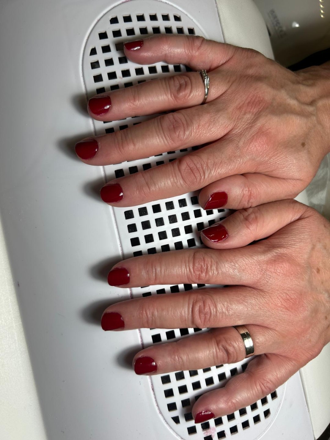 Manikura + trajni lak - Glow Differently, Zagreb Manikura Nokti Manikura, Zagreb, Donji grad - Centar