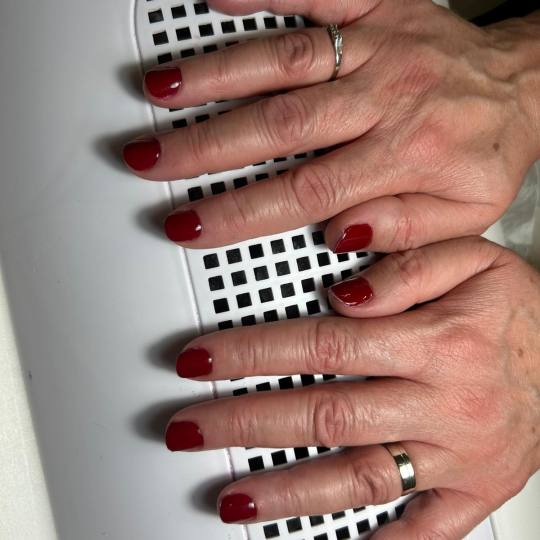 Glow Differently #zagreb Manikura Manikura + trajni lak