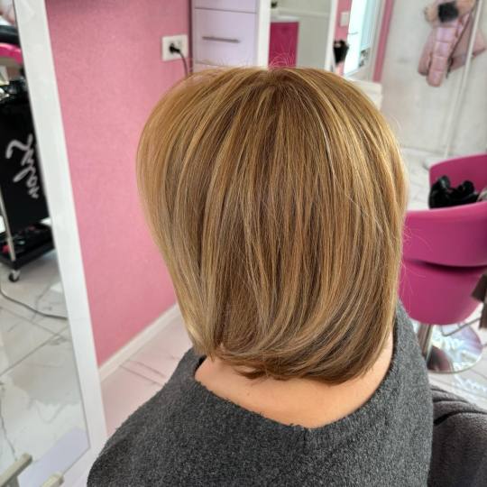 Beauty Studio Amina #zagreb Bojanje kose Bojanje cijele dužine + šišanje + fen frizura - kratka k