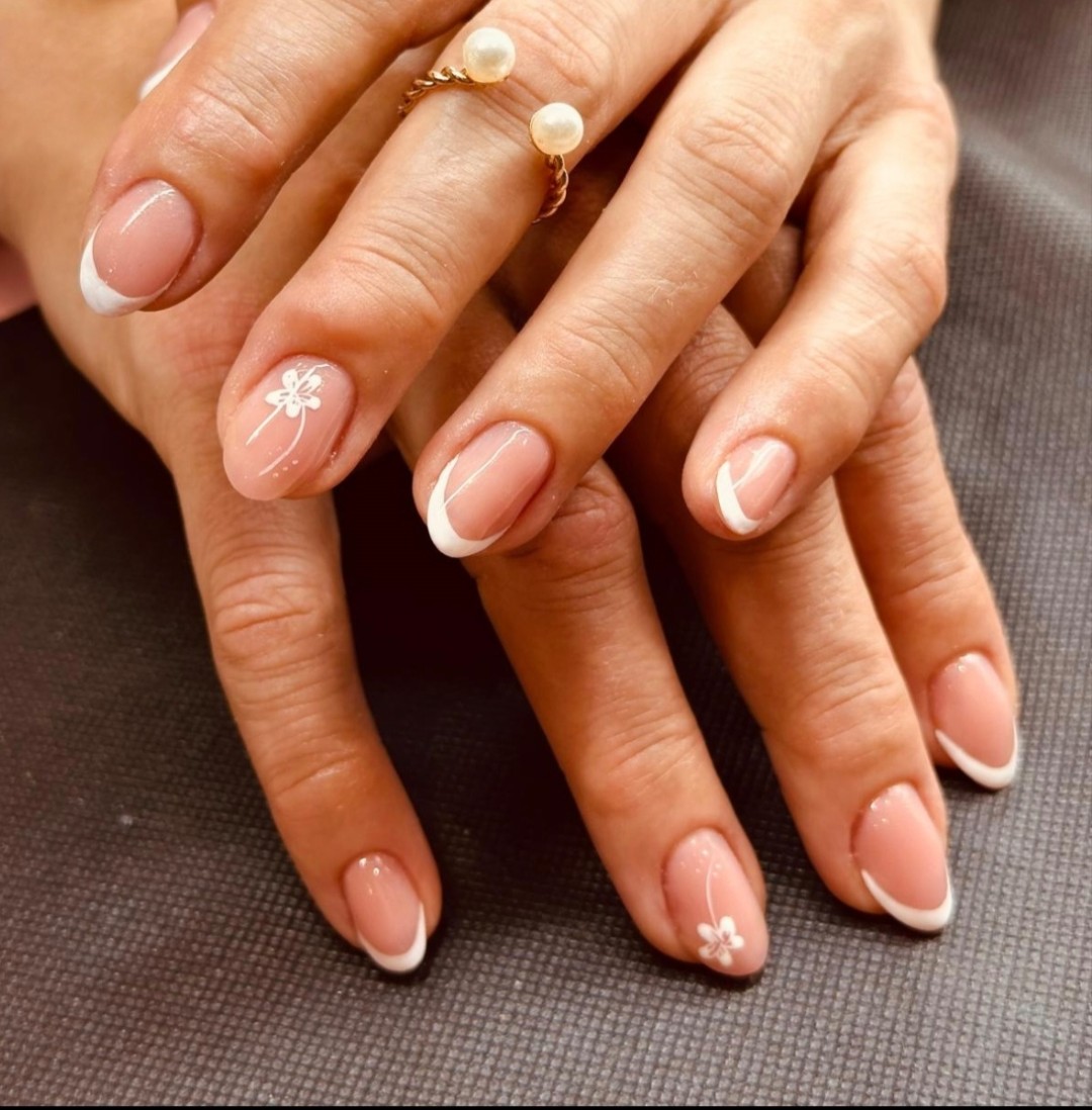 Beautique Nina #zagreb Ojačavanje noktiju Ojačavanje prirodnih noktiju gelom