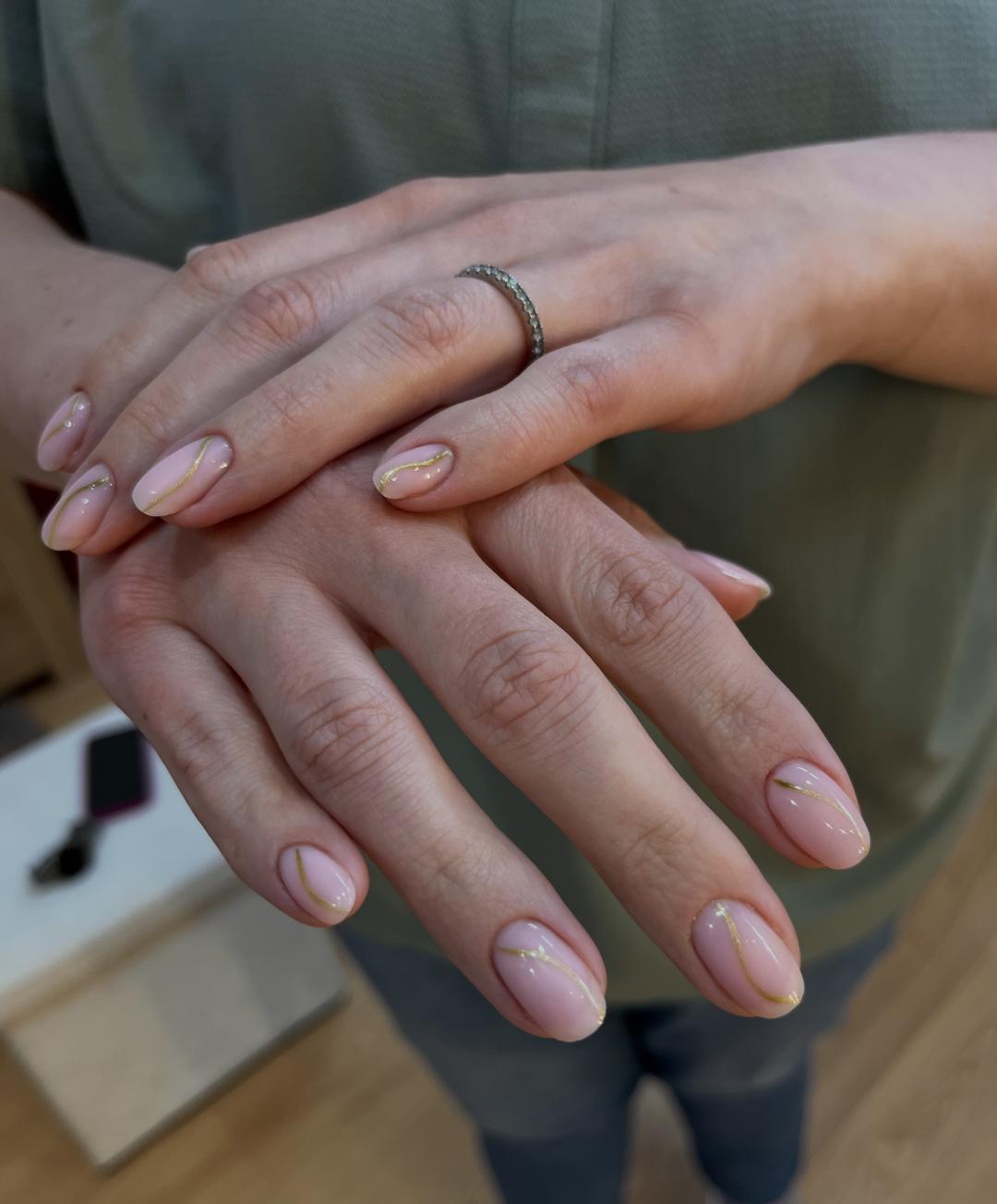 Mia’s Beautique #zagreb Gel lak Comby manikura i gradivni trajni lak -ruke
