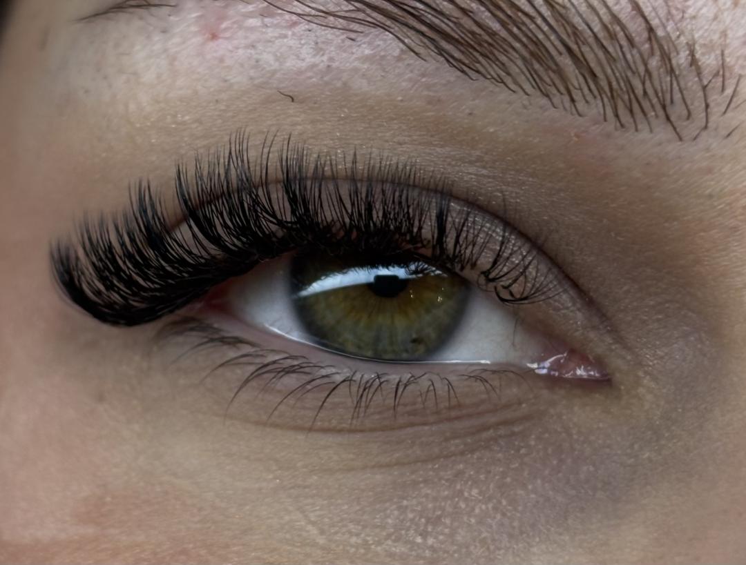 Sis Beauty Room #zagreb Nadogradnja trepavica Ugradnja volumenskih trepavica