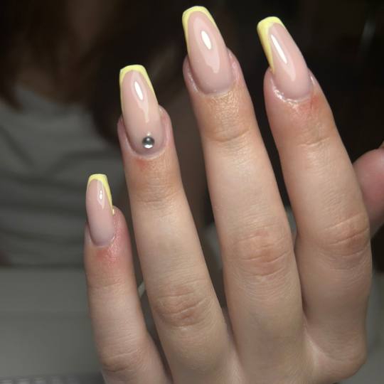 Glow Differently #zagreb Nadogradnja noktiju Ugradnja noktiju - M dužina