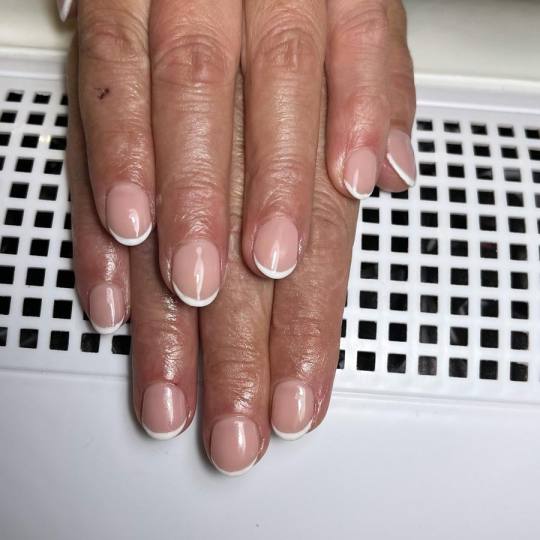 Glow Differently #zagreb Nadogradnja noktiju Ugradnja noktiju - S dužina