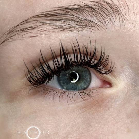 Hathor beauty room #zagreb Nadogradnja trepavica Ugradnja klasičnih trepavica Spikey open eye klasi