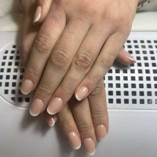 Glow Differently #zagreb Nadogradnja noktiju Ugradnja noktiju - S dužina