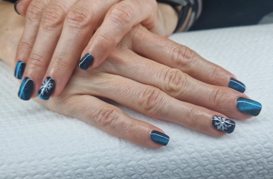 Manikura + trajni lak - Maja, Zagreb Manikura Nokti Manikura, Zagreb, Maksimir