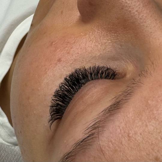 MOELL beauty #zagreb Nadogradnja trepavica Nadopuna volumenskih trepavica - do 4 tjedna