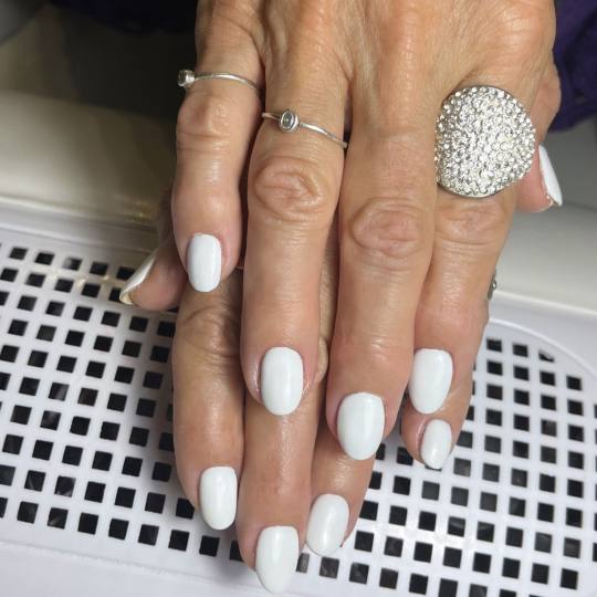 Glow Differently #zagreb Nadogradnja noktiju Ugradnja noktiju - S dužina