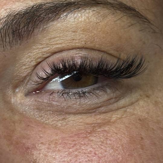 Sis Beauty Room #zagreb Nadogradnja trepavica Ugradnja volumenskih trepavica