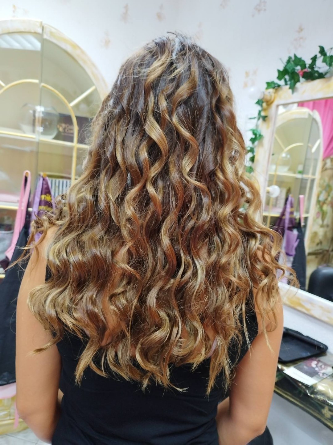 Paint Bar Joy - spas u zadnji čas #zagreb Uvijanje, kovrče i valovi Valovi / lokne - kosa do pola leđa