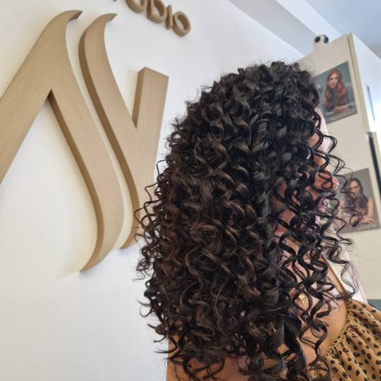 Frizerski salon W #zagreb Uvijanje, kovrče i valovi Afro kovrče - ekstra duga kosa