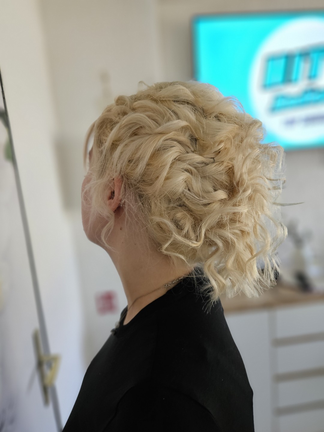 Studio Lara #velika-gorica Svečane i frizure za svadbu Svečana frizura polukopčana - poluduga kosa