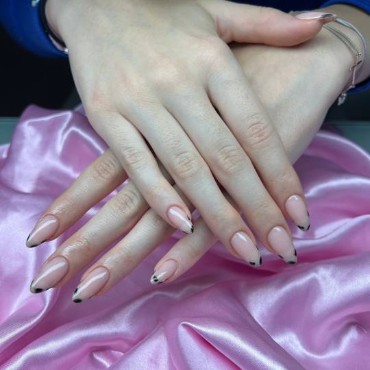 Beauty Centar Miss #zagreb Izlivanje noktiju Izlivanje noktiju gelom - S dužina gel S + nail art