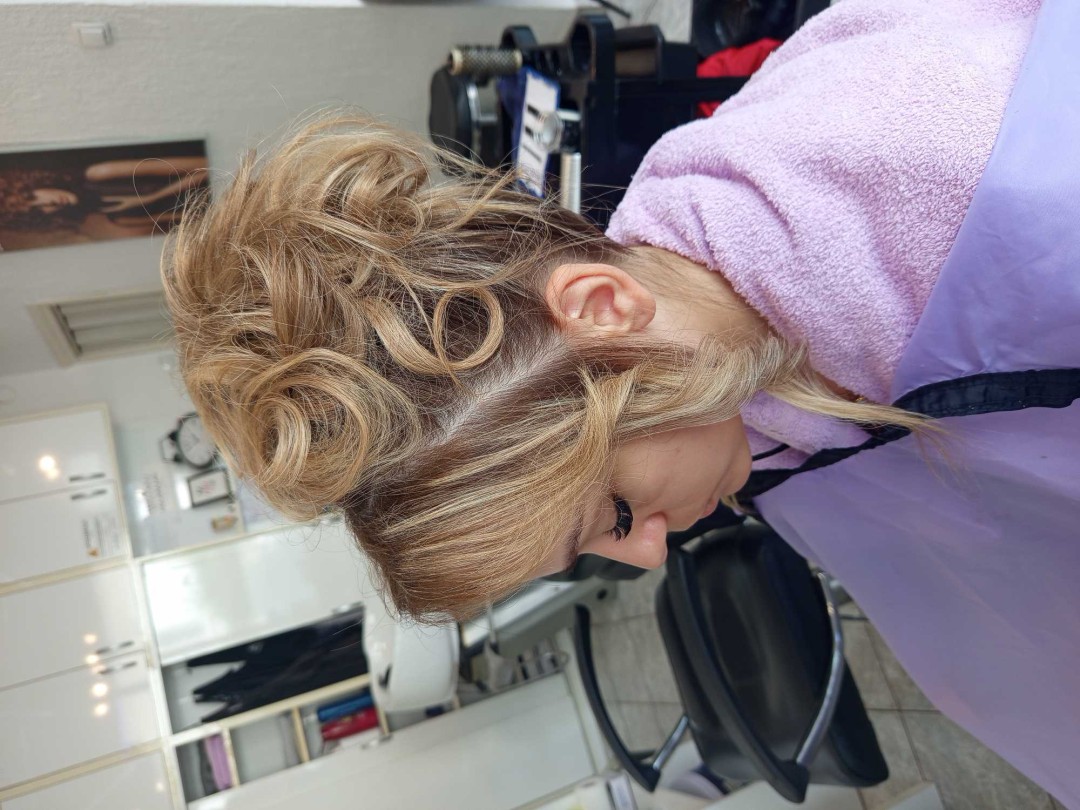 Wikleraj & Frajeraj #zagreb Svečane i frizure za svadbu Svečana frizura dignuta kosa - duga kosa