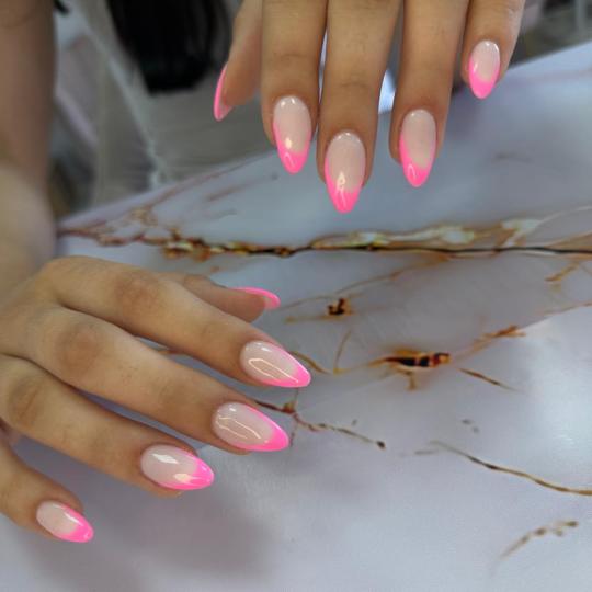 Beauty lab J. T. #split Ojačavanje noktiju Ojačavanje prirodnih noktiju gelom