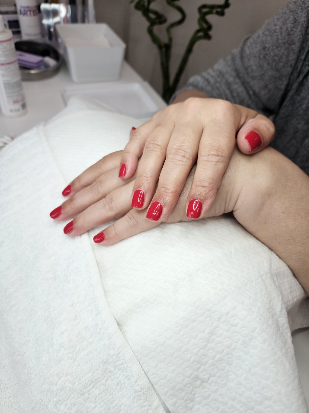 Anahata Beauty & Balance studio #zagreb Manikura Manikura + lakiranje noktiju