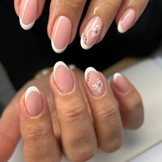 Beauty Studio Amina #zagreb Manikura Crtanje po noktu - složeno Nadopuna gela S i crtanje po noktic