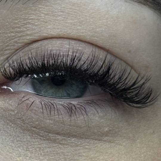 Sis Beauty Room #zagreb Nadogradnja trepavica Ugradnja volumenskih trepavica