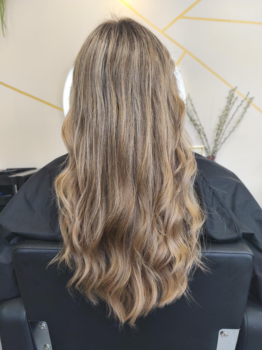 Frizana #zagreb Žensko šišanje Pramenovi+ šišanje + frizura - L (kosa ispod ramena)