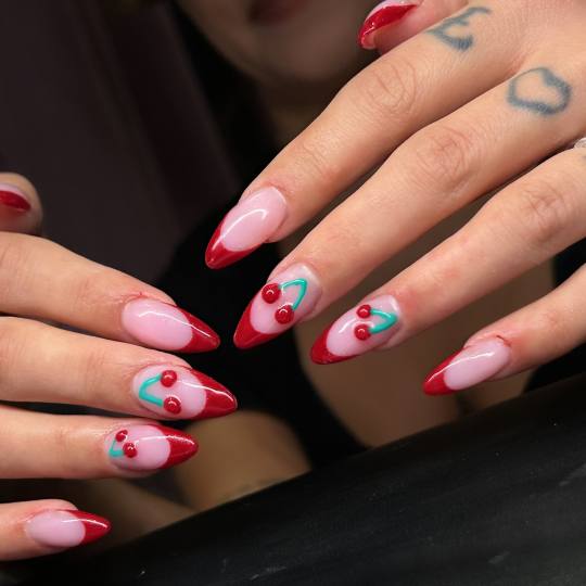 Femme Fatale #zagreb Izlivanje noktiju Ugradnja noktiju - M dužina