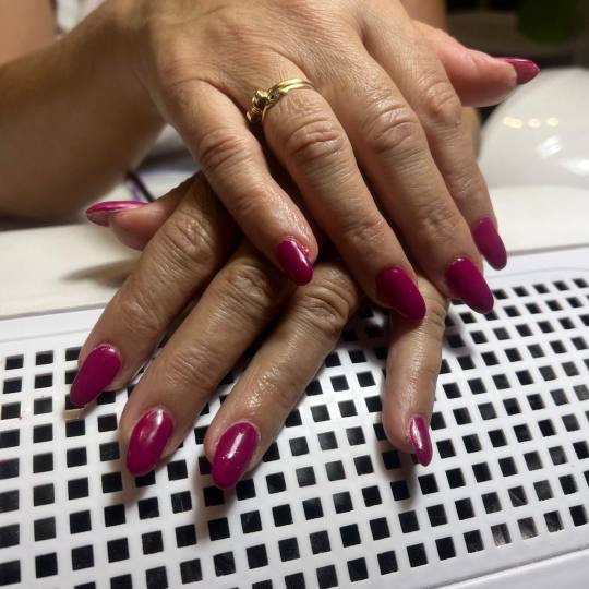 Glow Differently #zagreb Nadogradnja noktiju Ugradnja noktiju - S dužina