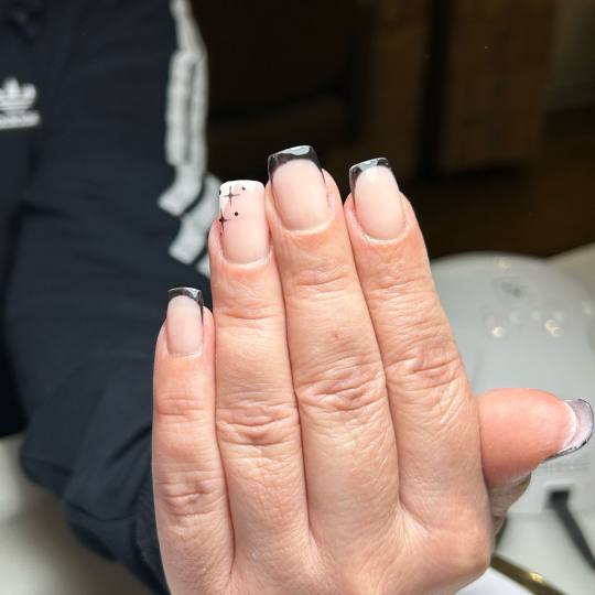 Glow Differently #zagreb Nadogradnja noktiju Ugradnja noktiju - M dužina