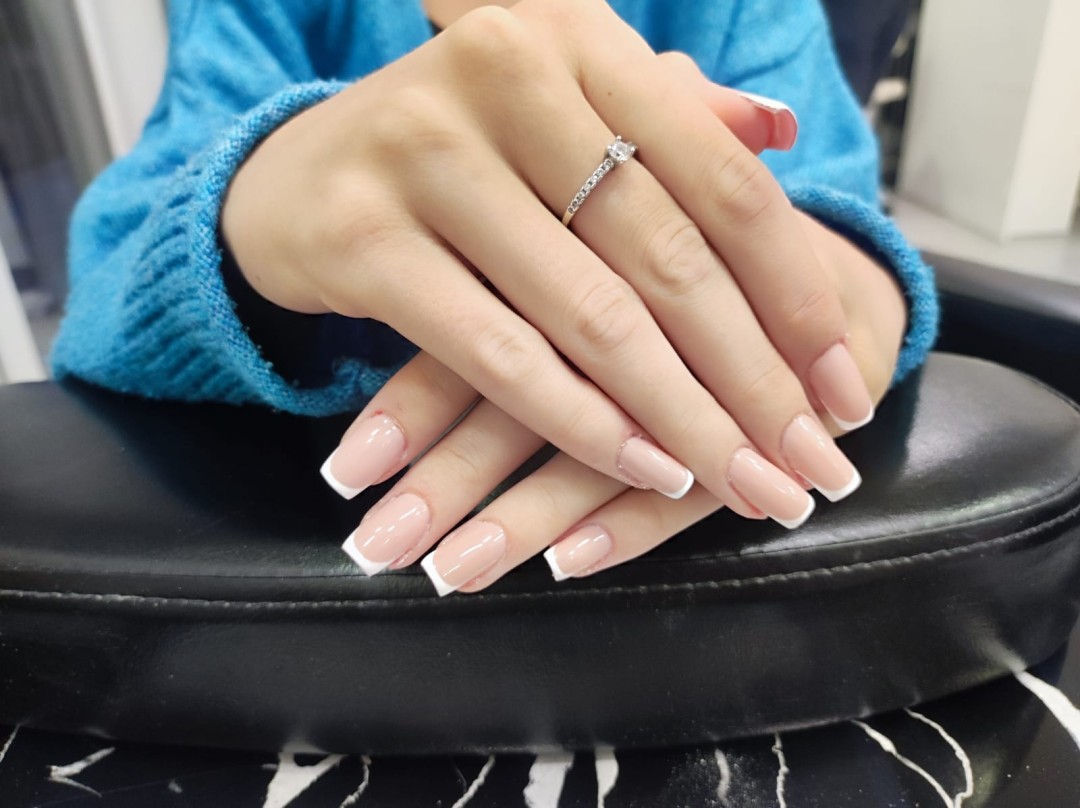 Roses & friends #zagreb Izlivanje noktiju Nadopuna noktiju - S dužina