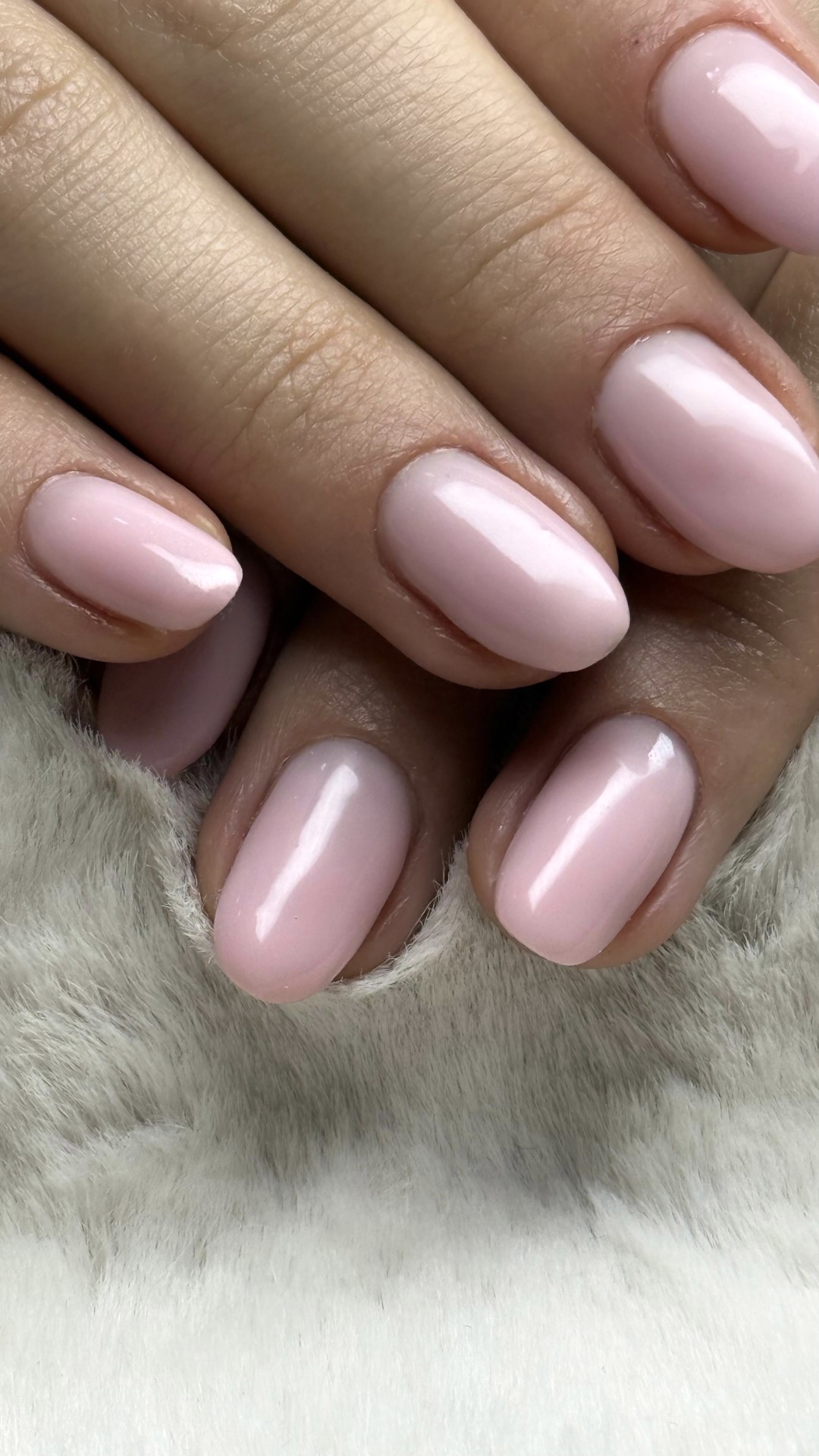 Mia’s Beautique #zagreb Manikura Gradivni trajni lak - ruke