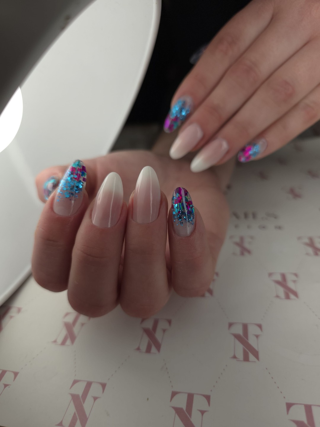 Ugradnja noktiju gelom - M dužina - Empire Nails, Zagreb Nadogradnja noktiju Nokti Nadogradnja noktiju, Zagreb, Donji grad - Centar