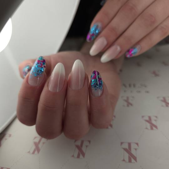 Empire Nails #zagreb Nadogradnja noktiju Ugradnja noktiju gelom - M dužina