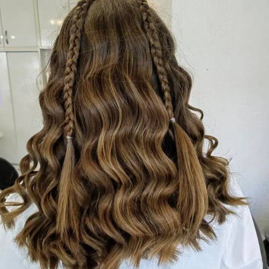 Wikleraj & Frajeraj #zagreb Uvijanje, kovrče i valovi Uvijanje kose uvijačem - poluduga kosa