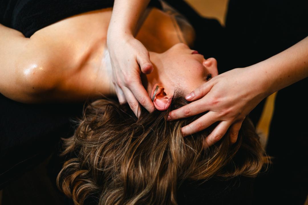 Black Line #zagreb Masaža lica Masaža lica + vrata + dekoltea + vlasišta