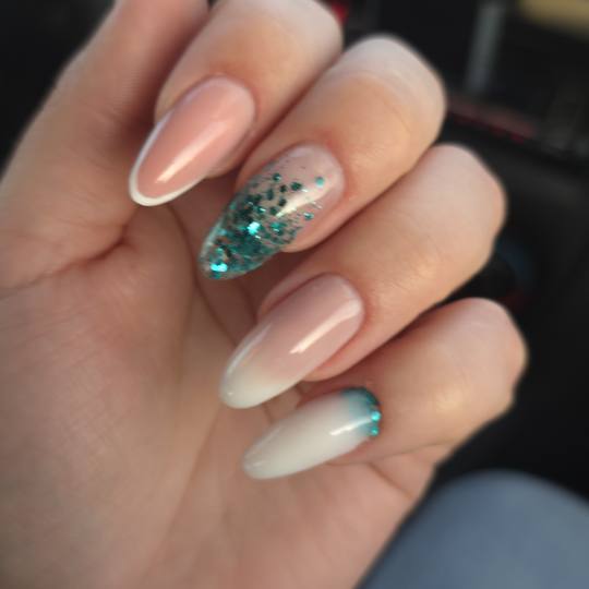 Daniva brow and beauty #zagreb Izlivanje noktiju Ugradnja noktiju gelom - L dužina