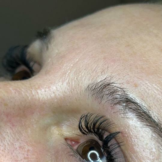 Glow Differently #zagreb Nadogradnja trepavica Ugradnja volumenskih trepavica