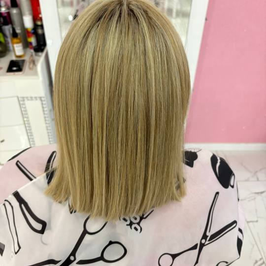 Beauty Studio Amina #zagreb Pramenovi Površinski pramenovi + šišanje + fen frizura - poluduga kos