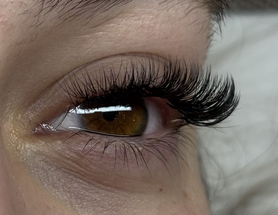 Ugradnja volumenskih trepavica - Sis Beauty Room, Zagreb Nadogradnja trepavica Lice Nadogradnja trepavica, Zagreb, Donji grad - Centar