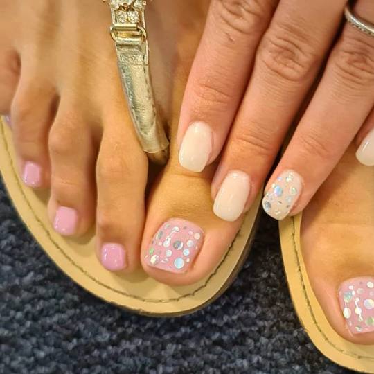 Beauty Halla #zagreb Nadopuna gelom M i estetska pedikura, te dizajn ???