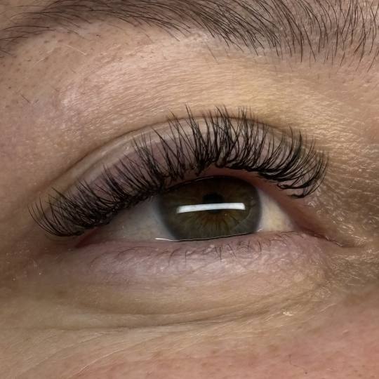 Sis Beauty Room #zagreb Nadogradnja trepavica Ugradnja volumenskih trepavica