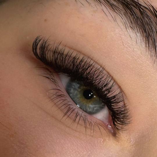 MOELL beauty #zagreb Nadogradnja trepavica Nadopuna volumenskih trepavica - do 4 tjedna