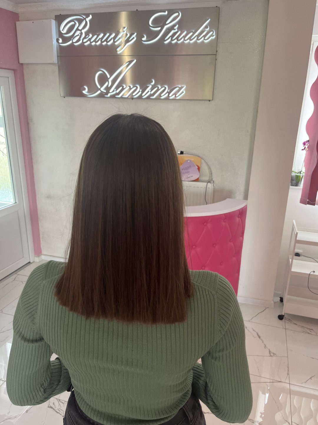 Feniranje na ravno - poluduga kosa - Beauty Studio Amina, Zagreb Feniranje i stiliziranje Frizerski saloni Feniranje i stiliziranje, Zagreb, Gornja Dubrava